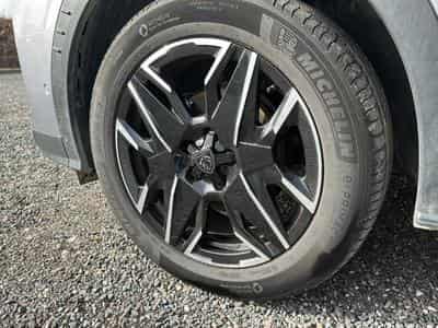 Peugeot 3008 1.2 HYBRID 145 GT E-DCS6 (2025) - Photo 9