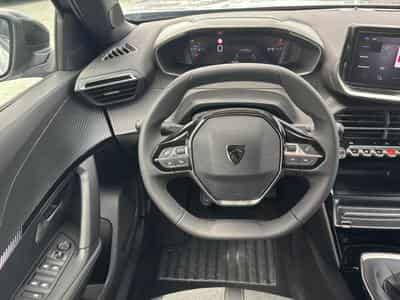 Peugeot 2008 1.2 100 ALLURE (2025) - Photo 10