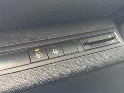 Peugeot 3008 1.5 BLUEHDI 130 GT EAT8 (2022) - Photo 10