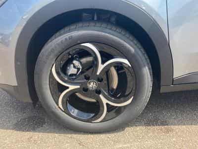 Alfa-Romeo JUNIOR 1.2 IBRIDA 145 SPECIALE E-DCT6 (2026) - Photo 9