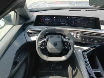 Peugeot 5008 HYBRID 145 ALLURE E-DCS6 (2025) - Photo 12