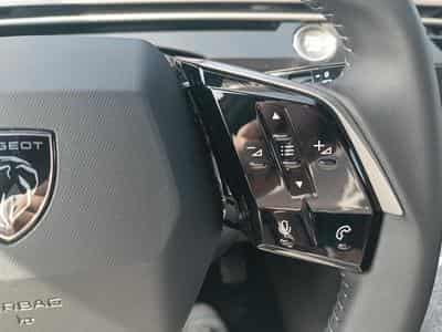 Peugeot 5008 HYBRID 145 ALLURE E-DCS6 (2025) - Photo 15