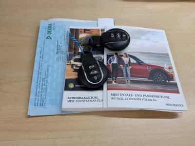 Mini Cooper COUNTRYMAN Cooper SE ALL4 Classic Trim (2022) - Photo 10