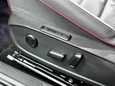 VW Golf GTI Clubsport 2.0 TSI 300 CV DSG7 * DCC * MATRIX *PANO* *HAR (2023) - Photo 9
