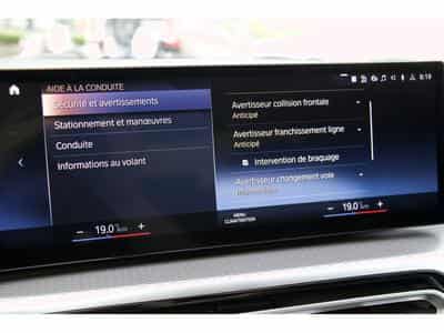 BMW 330 330e Aut. Pack M 19" HuD pack Innovation Driving Assistant (2024) - Photo 15