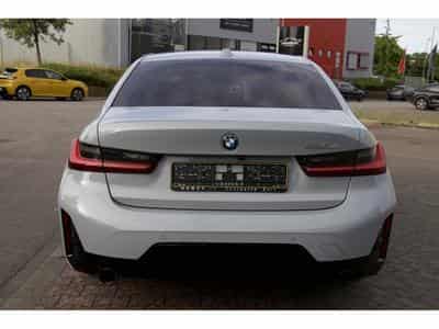 BMW 330 330e Aut. Pack M 19" HuD pack Innovation Driving Assistant (2024) - Photo 3