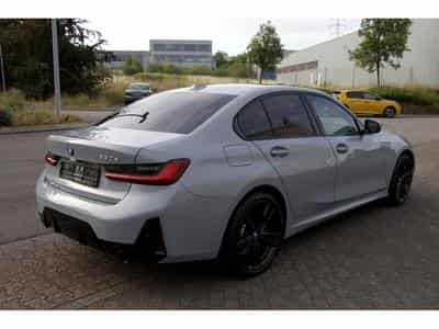 BMW 330 330e Aut. Pack M 19" HuD pack Innovation Driving Assistant (2024) - Photo 4