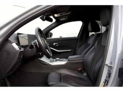 BMW 330 330e Aut. Pack M 19" HuD pack Innovation Driving Assistant (2024) - Photo 5