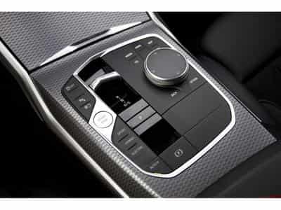 BMW 330 330e Aut. Pack M 19" HuD pack Innovation Driving Assistant (2024) - Photo 9
