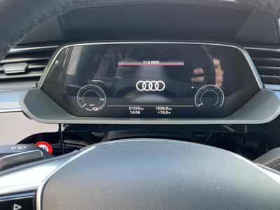 Audi e-tron Standard (2022) - Photo 8