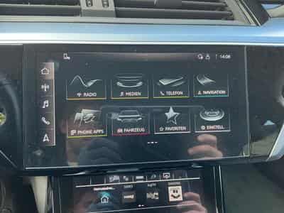 Audi e-tron Standard (2022) - Photo 9