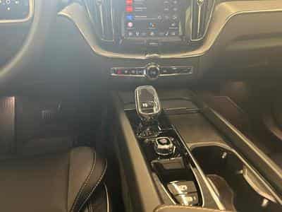 Volvo XC60 T6 Plus Dark / Hybride KIT HIVER INCLUS (2025) - Photo 10