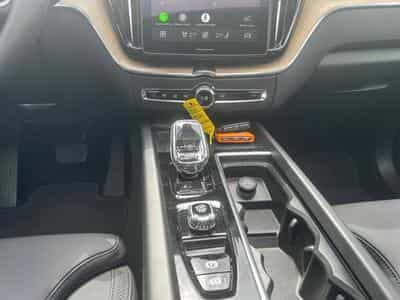 Volvo XC60 FACELIFT T6 Plus Dark / Hybride KIT HIVER INCLUS (2025) - Photo 10