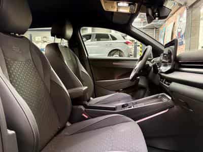 VW T-Roc T-Roc 1.5 eTSI 150cv Hyb-Ess R-LINE (2026) - Photo 8