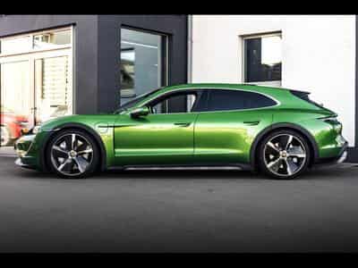 Porsche Taycan TURBO CROSS TURISMO (680 CH) – MAMBA GREEN METALLIC - APPROV (2022) - Photo 2