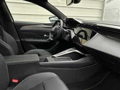 Peugeot 308 1.2 PureTech 145 e-DSC6 GT (2025) - Photo 8