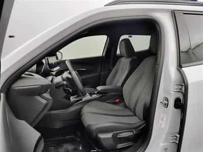 Peugeot 2008 1.2 PureTech Allure NAVI / FULL LED / CARPLAY / S-CUIR (2024) - Photo 6