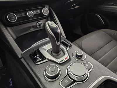 Alfa-Romeo Stelvio 2.2 MJD AT8 Q4 Super NAVI / FULL LED / CAMERA / JA 17" (2023) - Photo 12