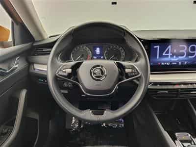 Skoda Octavia 2.0 TDi 115Cv DSG7 Ambition CARPLAY / ALU / PDC (2023) - Photo 9