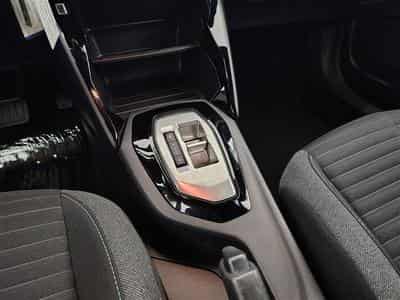 Peugeot 2008 1.2 PureTech STYLE 131cv EAT8 / NAV (2023) - Photo 12