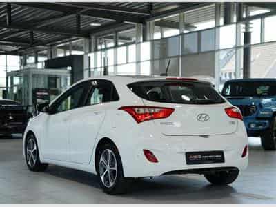 Hyundai i30 YES! *1.Hand *Tempomat *Navi *Bluetooth (2016) - Photo 9