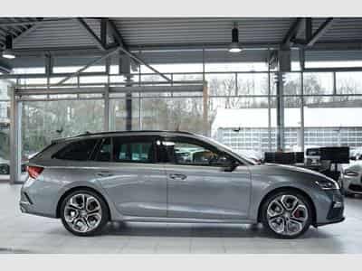 Skoda Octavia RS 4x4 *1.H *19 *Virtual*Pano*AHK*360° (2024) - Photo 6