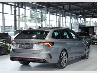 Skoda Octavia RS 4x4 *1.H *19 *Virtual*Pano*AHK*360° (2024) - Photo 8