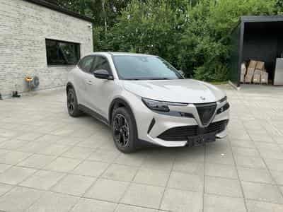 Alfa-Romeo Junior 54 kWh *1 phase charging (2025) - Photo 2