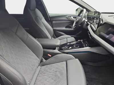Audi A4 2.0 TFSI S-Tronic 204 S-Line (2025) - Photo 14