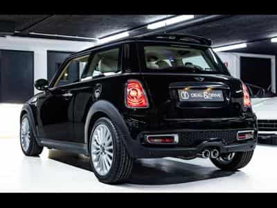 Mini Cooper S (R56) 3 PORTES AUTO GOODWOOD EDITION - 1 OF 1000 - BLACK D (2012) - Photo 3