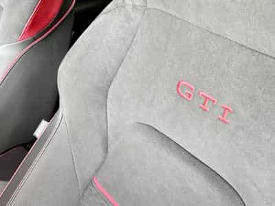 VW Golf GTI Clubsport 2.0 TSI 300CV DSG7 *CAM* ACC * CARPLAY * (2024) - Photo 8