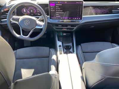 VW Passat (2025) - Photo 3