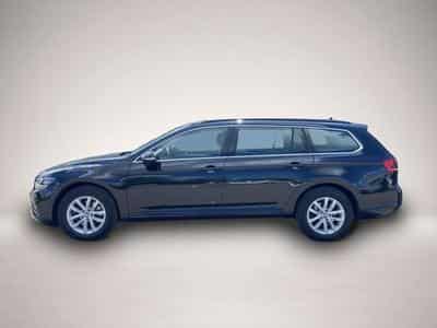 VW Passat (2021) - Photo 2