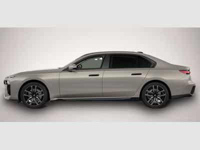 BMW 740 (2026) - Photo 2