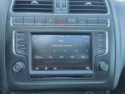 VW Polo 1.2 TSI DSG TOIT OUVRANT BLUETOOTH GPS RADAR AV/ARR CLIM AUT (2015) - Photo 15