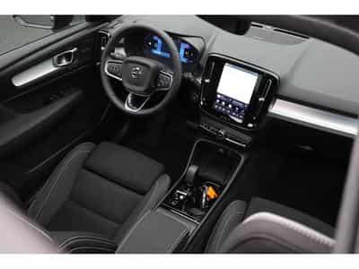 Volvo XC40 2.0 B4 MHD 197 Black Edition (2026) - Photo 12