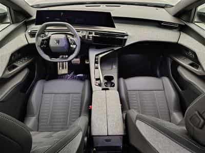Peugeot 5008 1.2 Hybrid 145Cv e-DCS6 GT 7PL / NAVI / CARPLAY / CAMERA (2025) - Photo 8