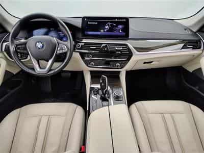 BMW 520 520eA PHEV NAVI / CUIR / FULL LED / HUD (2022) - Photo 8