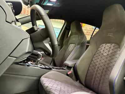 VW Golf Golf VIII 1.5 E-TSi 150cv R-LINE (2025) - Photo 5