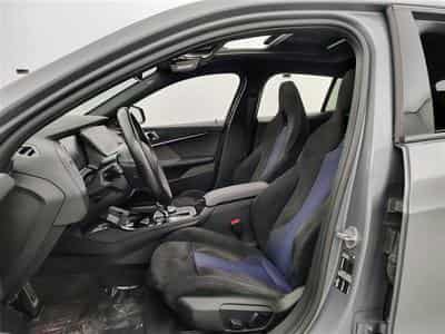 BMW 118 118iA Pack M NAVI / CARPLAY / CAMERA / TO PANO (2024) - Photo 7