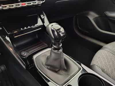 Peugeot 208 1.2i PureTech 100Cv Allure CARPLAY / PDC (2024) - Photo 12