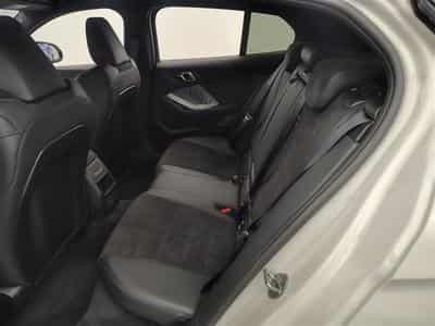 BMW 120 120iA Pack M NAVI / FULL LED / CAMERA / JA 18" (2025) - Photo 13