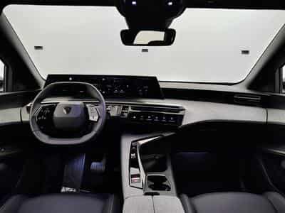 Peugeot 5008 1.2 HYBRID 145cv e-DSC6 Allure 7PL (2025) - Photo 8