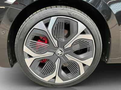 Skoda Octavia RS+DSG+LED+NAVI+DAB+LM19+Pano+360° (2025) - Photo 8