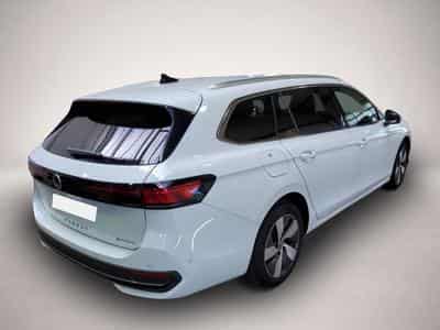 VW Passat (2025) - Photo 2