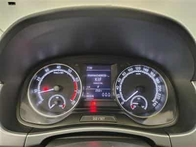 Skoda Fabia Combi 1.0 TSI 60Cv Ambition CLIM / BLUETOOTH / PDC (2022) - Photo 10
