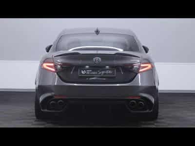Alfa-Romeo Giulia 2.9 V6 510 Quadrifoglio (2021) - Photo 6