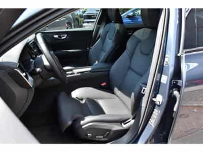 Volvo V60 (2025) - Photo 2