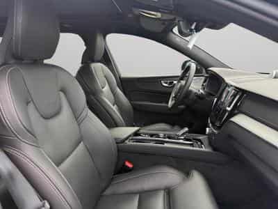 Volvo XC60 B5 AWD Ultra Black Edition / Essence (2025) - Photo 15