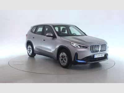 Bmw iX1 xDrive30 (2023) - Photo 2